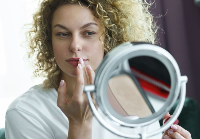 How to Keep Makeup From Separating Around Mouth Without Caking