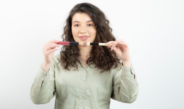 Everyday Makeup Looks and Lipstick Pairings
