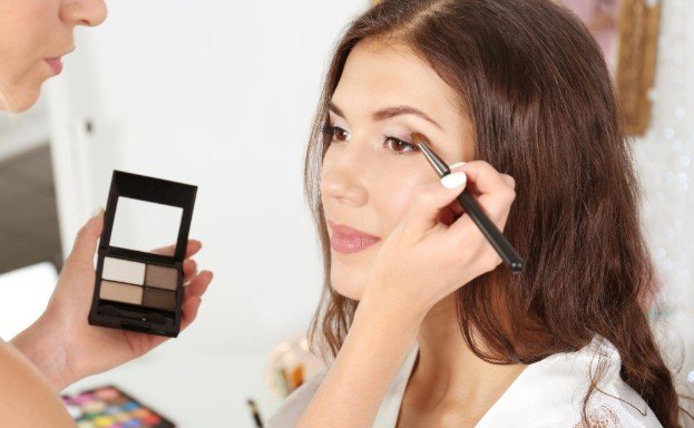 Soft Smokey Eyes for Beginners - Easy Makeup Guide