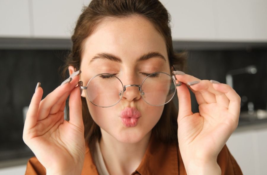 Can You Put Setting Powder on Your Glasses Nose Pads