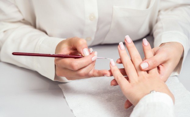 Choosing a Short Nail Shape That Actually Suits Your Hands
