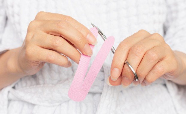How to Protect Nails While They Grow