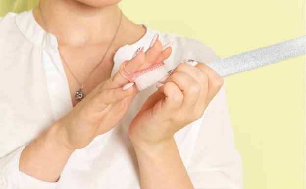 Smooth Snags Without Thinning the Surface