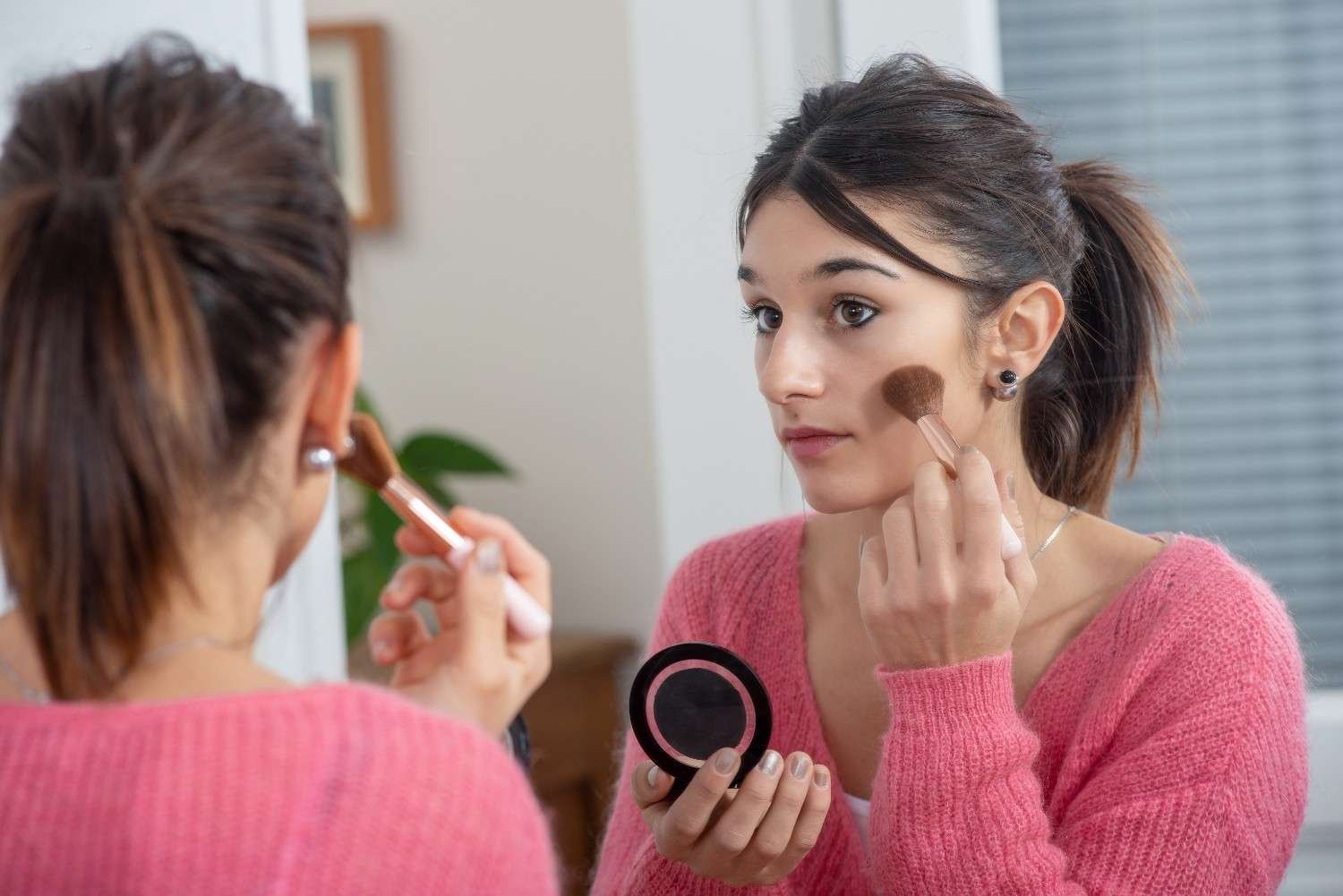Should I Use a Brush or Sponge on a Compromised Skin Barrier